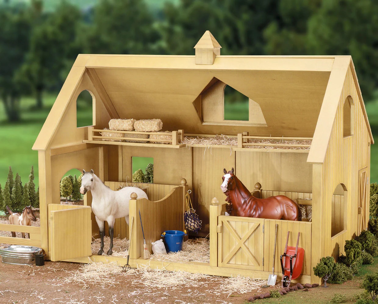 Breyer stall i trä 75 cm 1:9