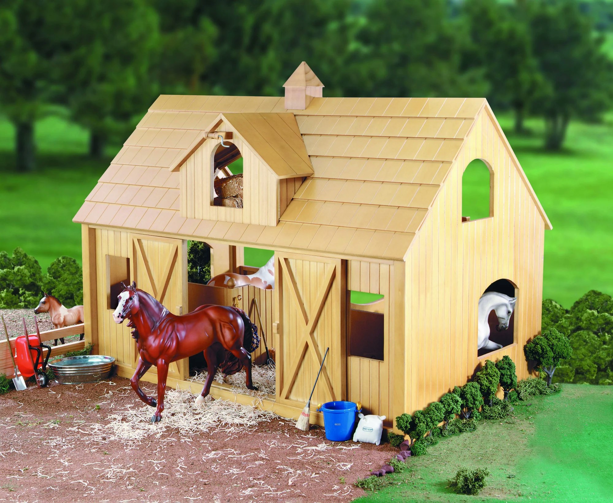 Breyer stall i trä 75 cm 1:9