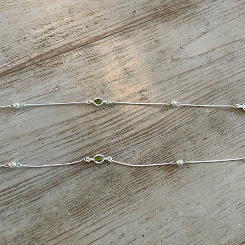 Oyster Iconic Necklace, silver/olive green