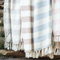 Hammam towel w/fringes light pink or light blue stripes