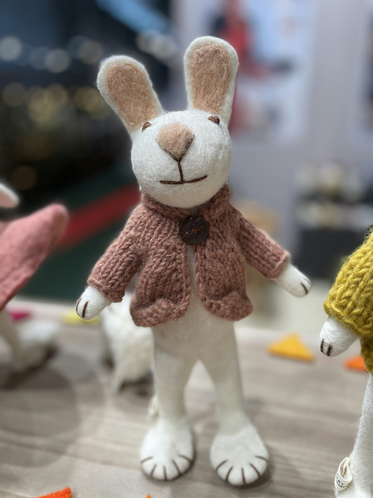 Tufted wool rabbit with pink cardigan 14 cm