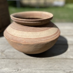 Rounded terracotta pot
