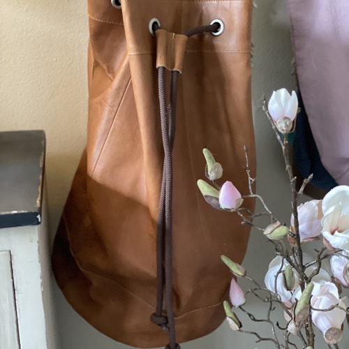 Pilo duffel bag in leather