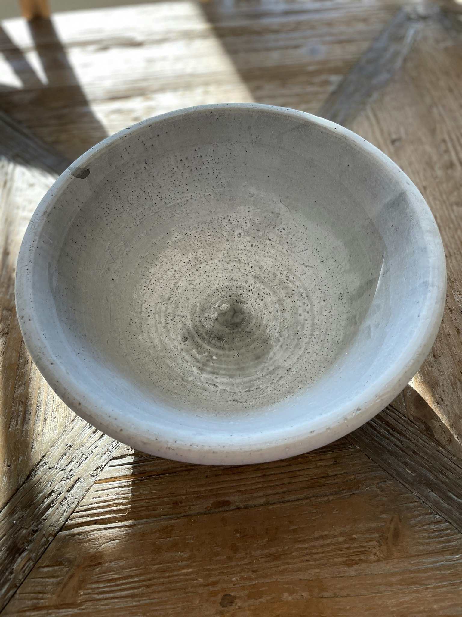 Bowl in terracotta or white