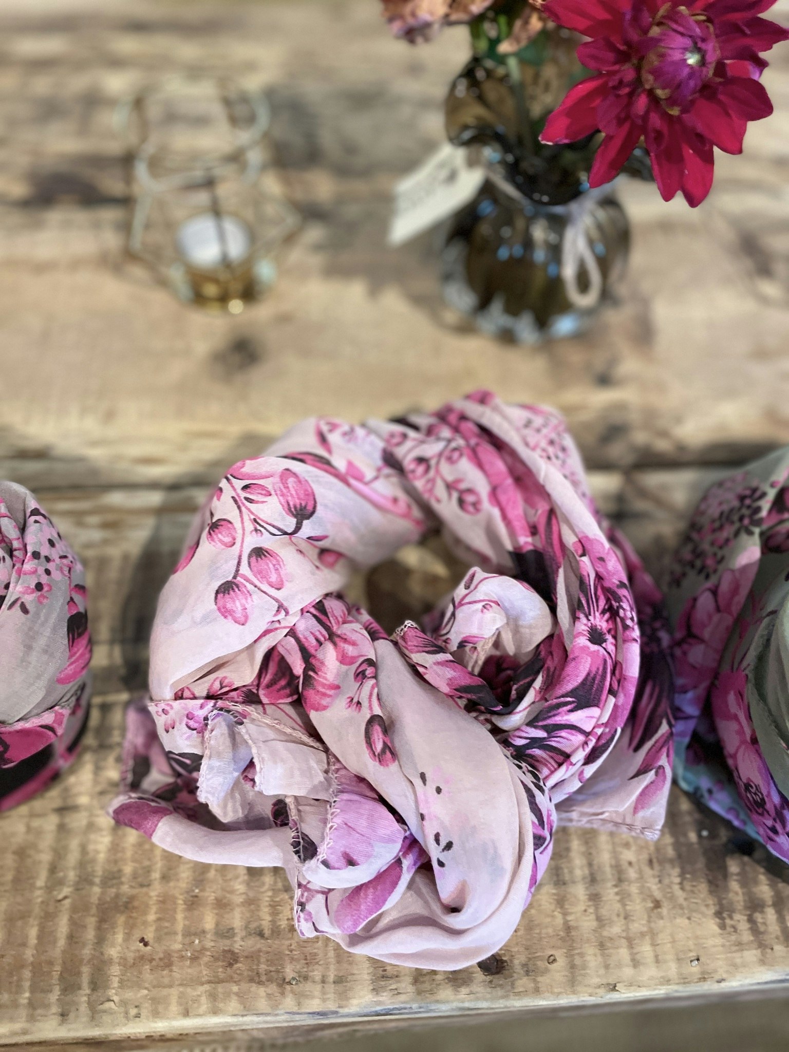 Scarf Fuxia flower