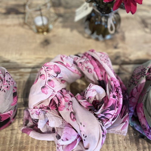 Scarf Fuxia flower