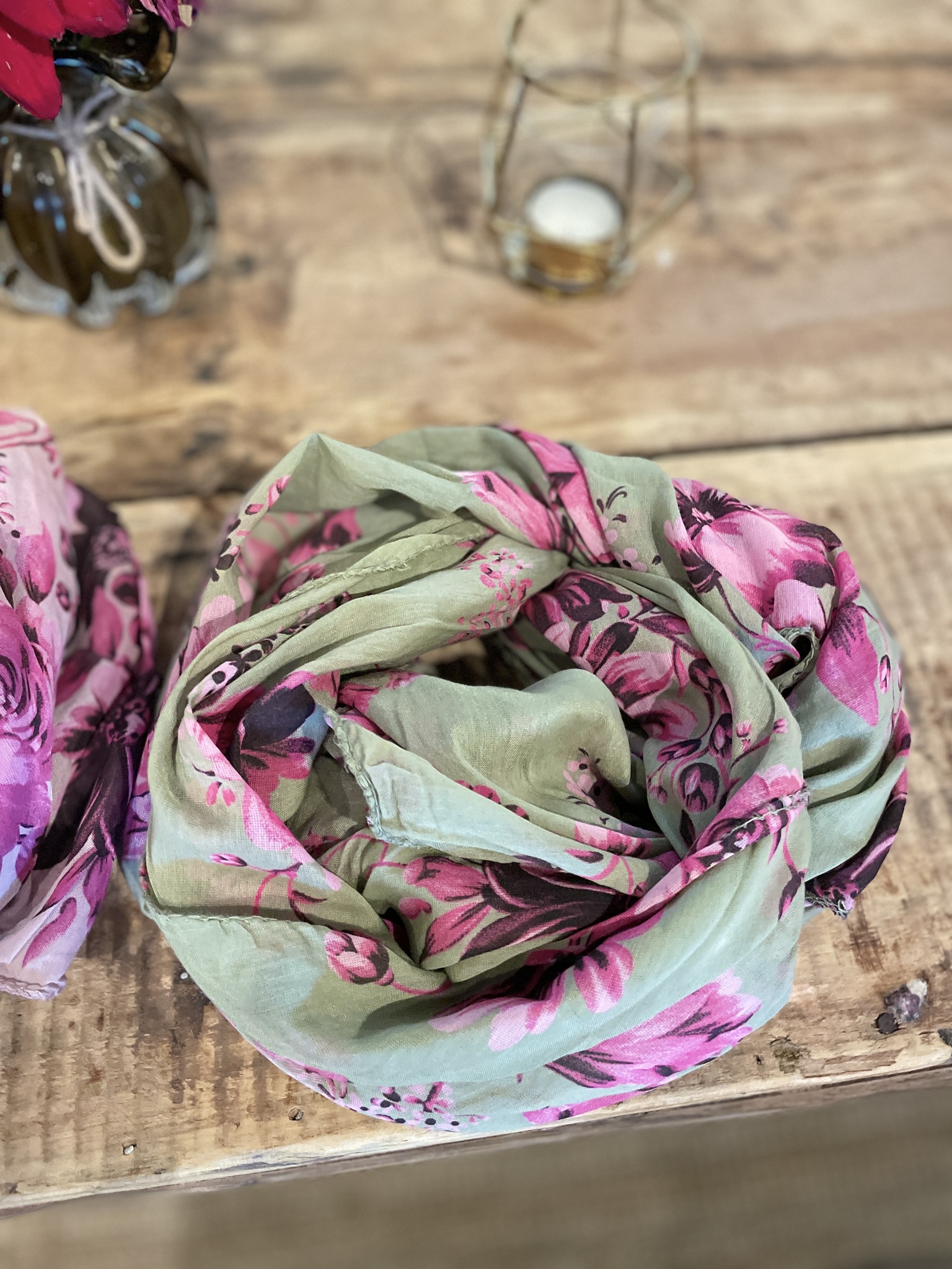 Scarf Fuxia flower