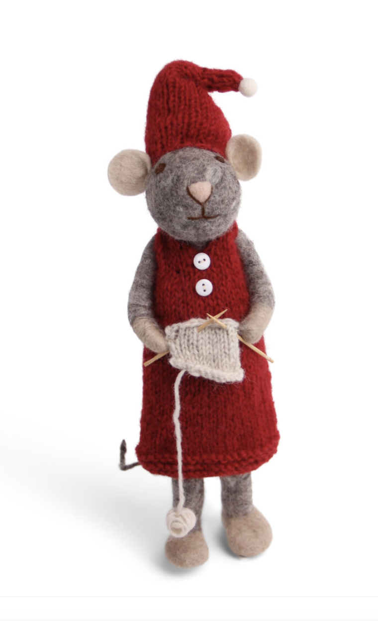 Large knitting mouse made of tufted wool