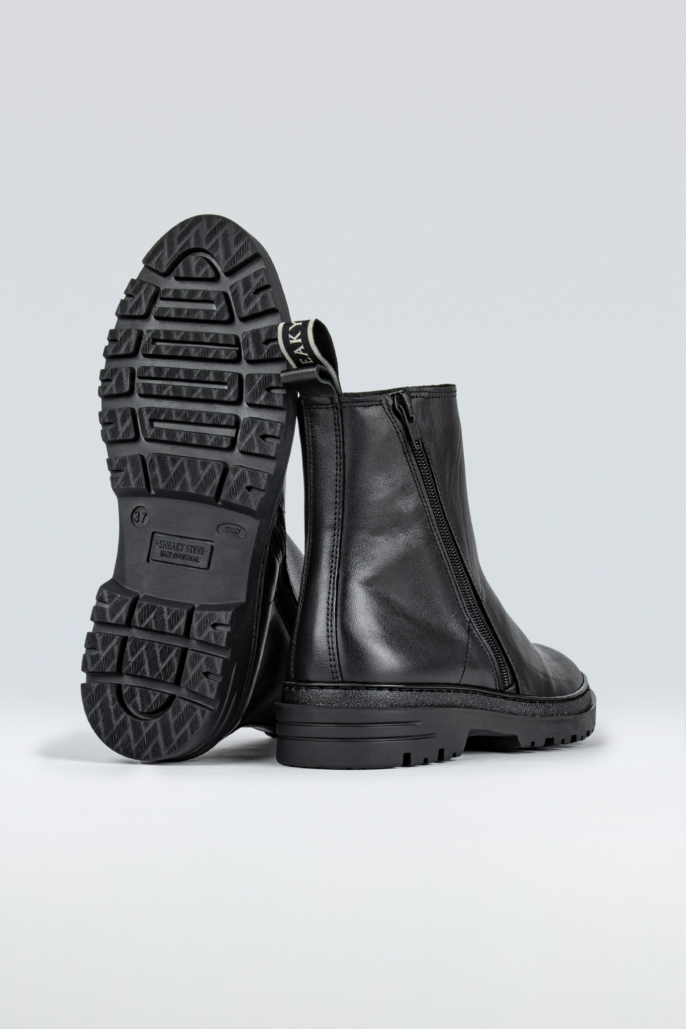 Carry W boots från Sneaky Steave Black