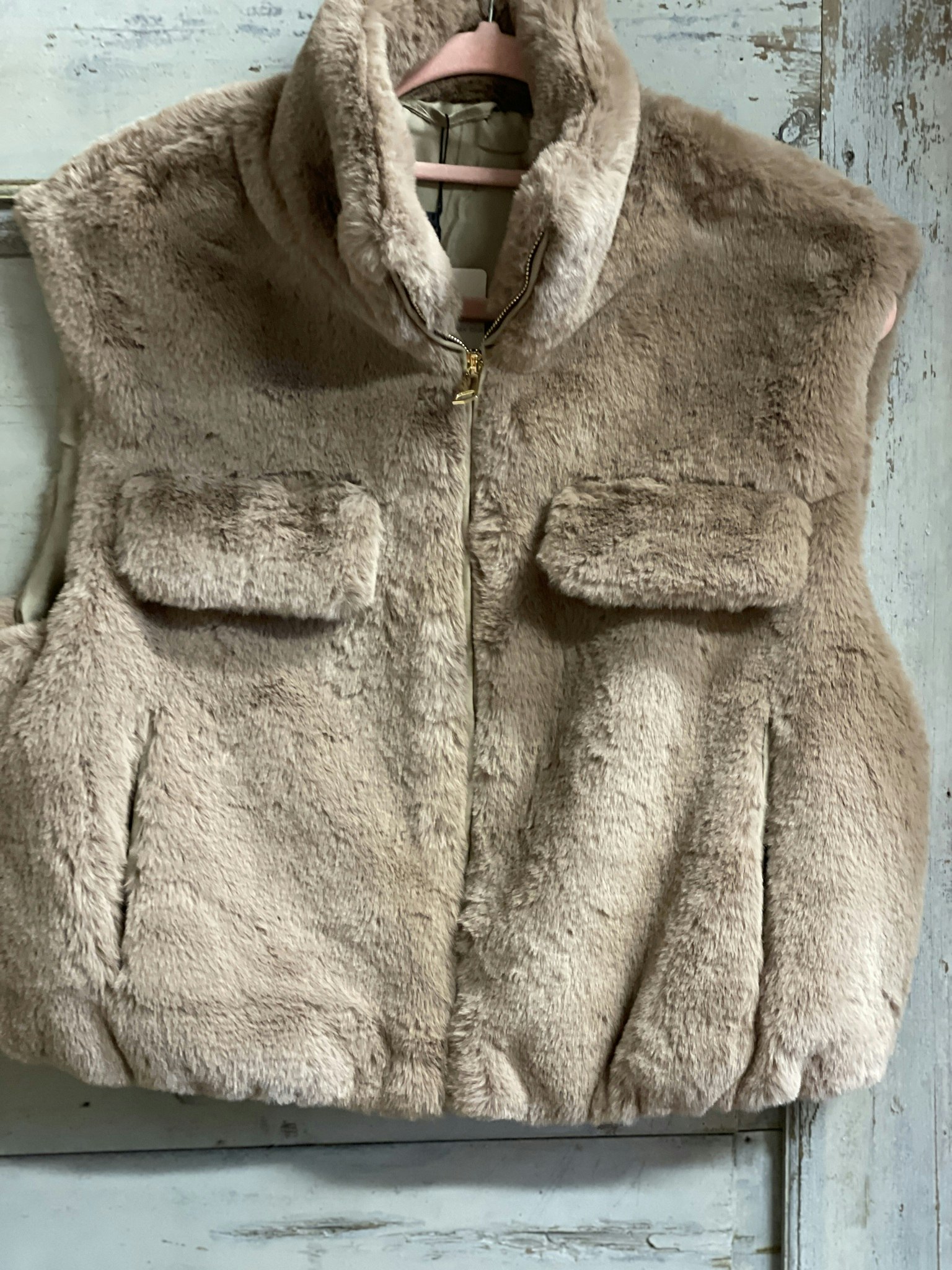 Vest in faux fur