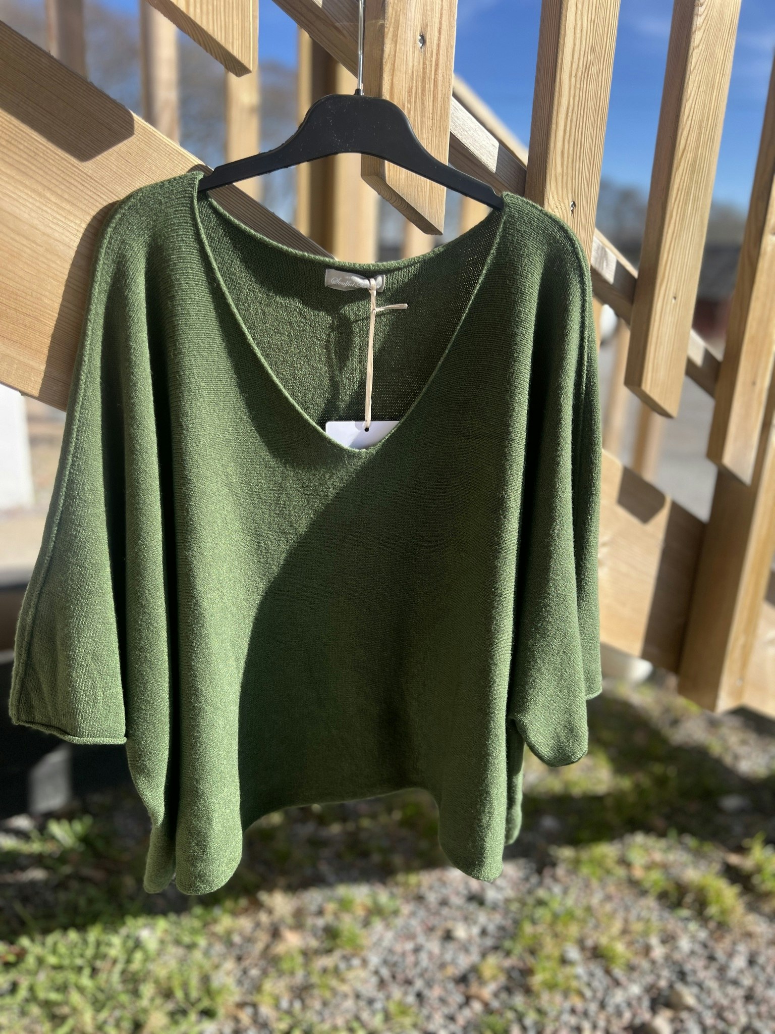 Knitted v neck sweater green soulful collection