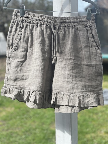 linne shorts taupe