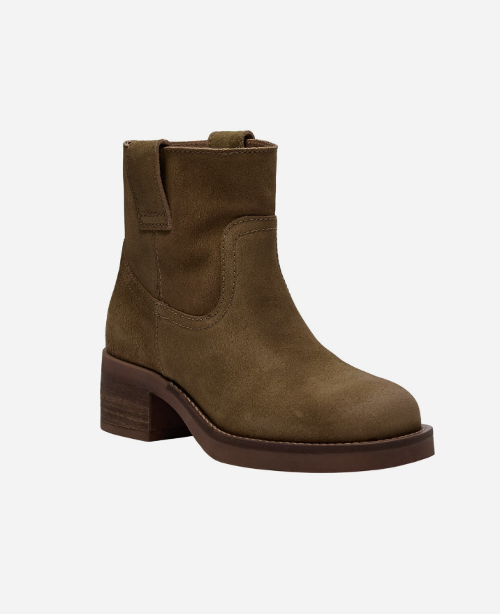 Jenny boots pavement