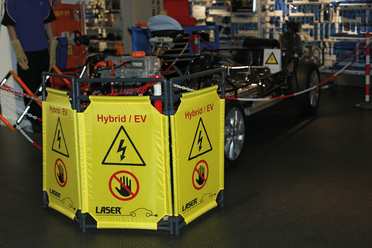 Hybrid/EV fällbara säkerhetsbarriärer