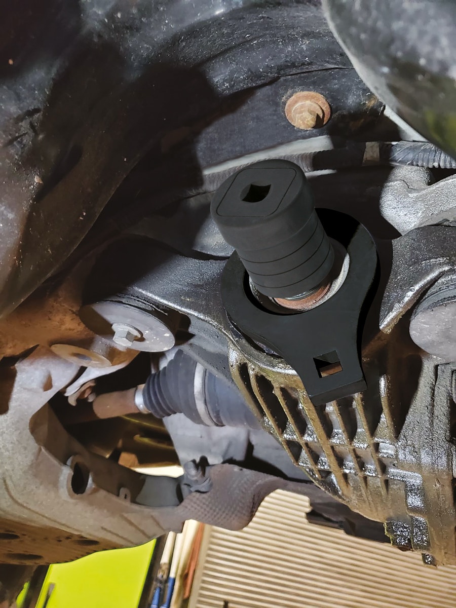 Differentialspindelfäste och skiftnyckelsats - för Land Rover
