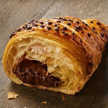 CROISSANT MED SJOKOLADE OG HASSELNØTTER