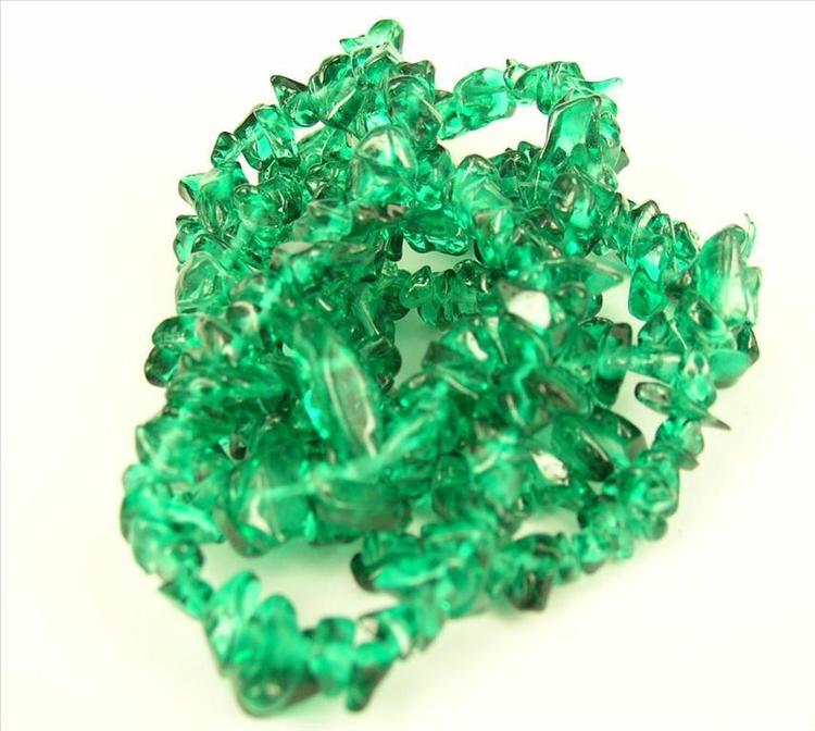 Glaspärlor - Glaschips - Emerald Smaragd Grön - 1sträng