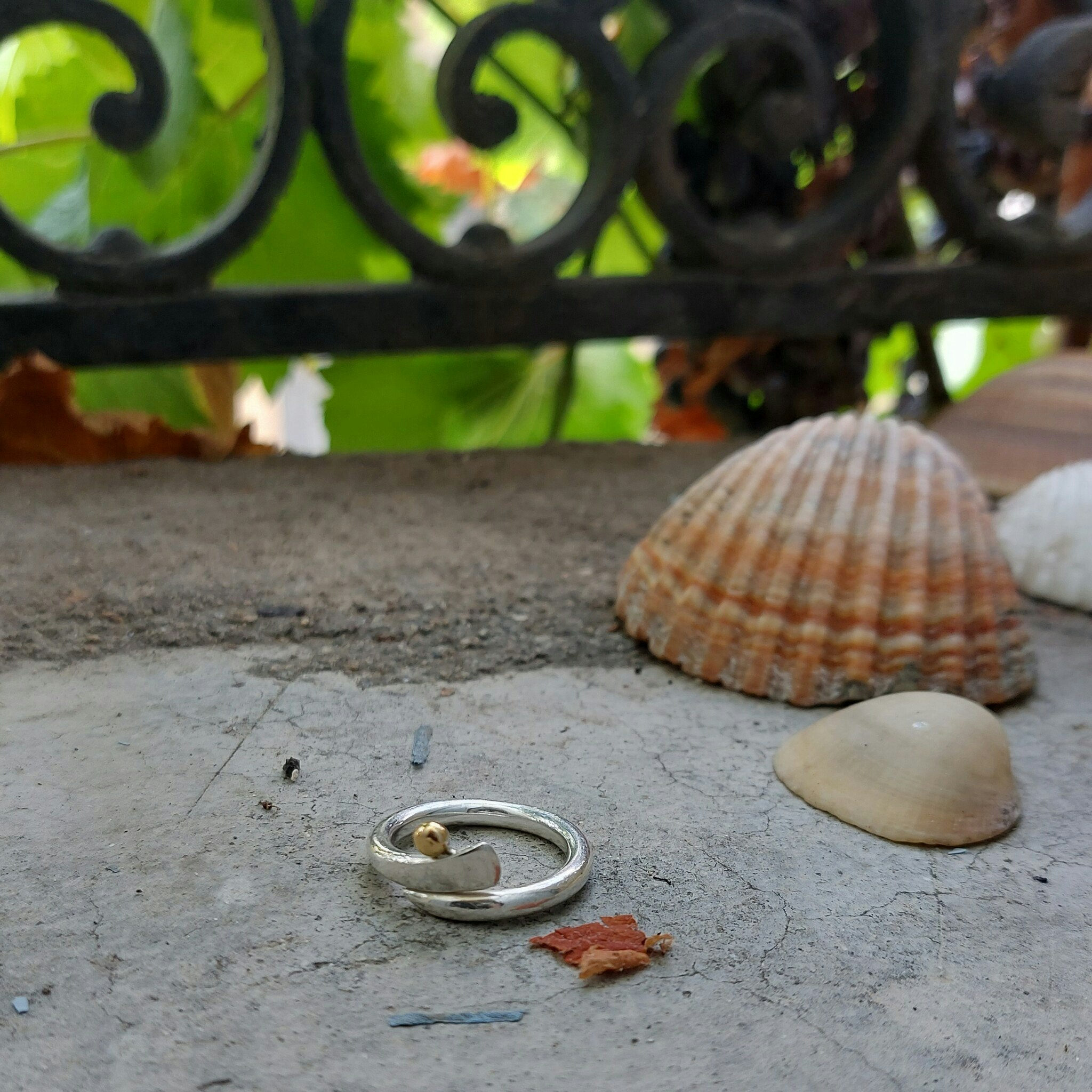 Ring "Knopp" med gulddetalj
