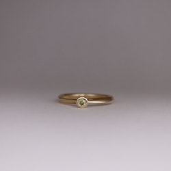 ”Twist” ring med gul diamant