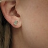 Örhängen med smaragdkristaller