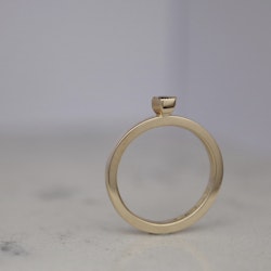 "Hexagon" ring i rött guld med coffeediamant