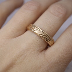 "Sandbotten" ring rött guld