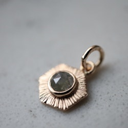"Sol" Hänge med grå rosenslipad diamant