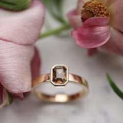 Prickig safir