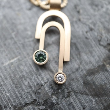 "Art Deco" Hänge med diamant och safir
