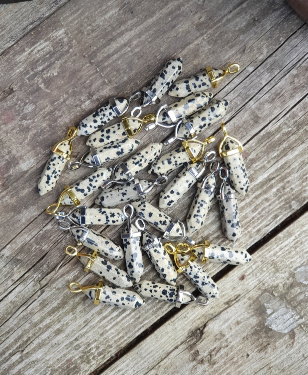 Dalmatinerjaspis, spets hänge guld