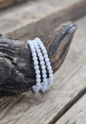 Blå Kalcedon, armband 6mm runda pärlor -30% fyndexemplar mer beige/mindre blå