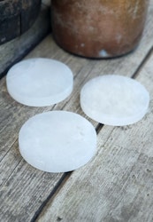 Vit Selenit, rund platta (laddningsplatta) 10 cm -20% fynd gula inslag/mindre