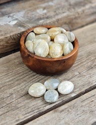 Månsten Salviagrön, mini touchstone -30% fynd sprickor/gula inslag