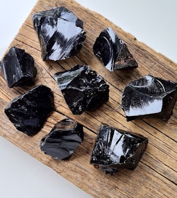 Svart Obsidian, rå