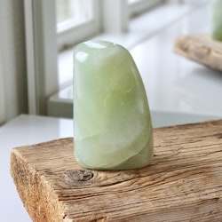 New Jade, polerad kristall stående friform #1
