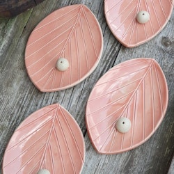 Keramikfat med rökelsehållare, rosa löv