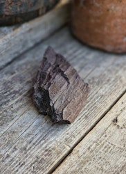 Förstenat trä med druzykristaller #7