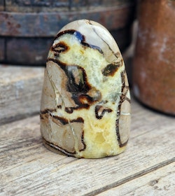 Septarian (Draksten), polerad kristall stående friform #1