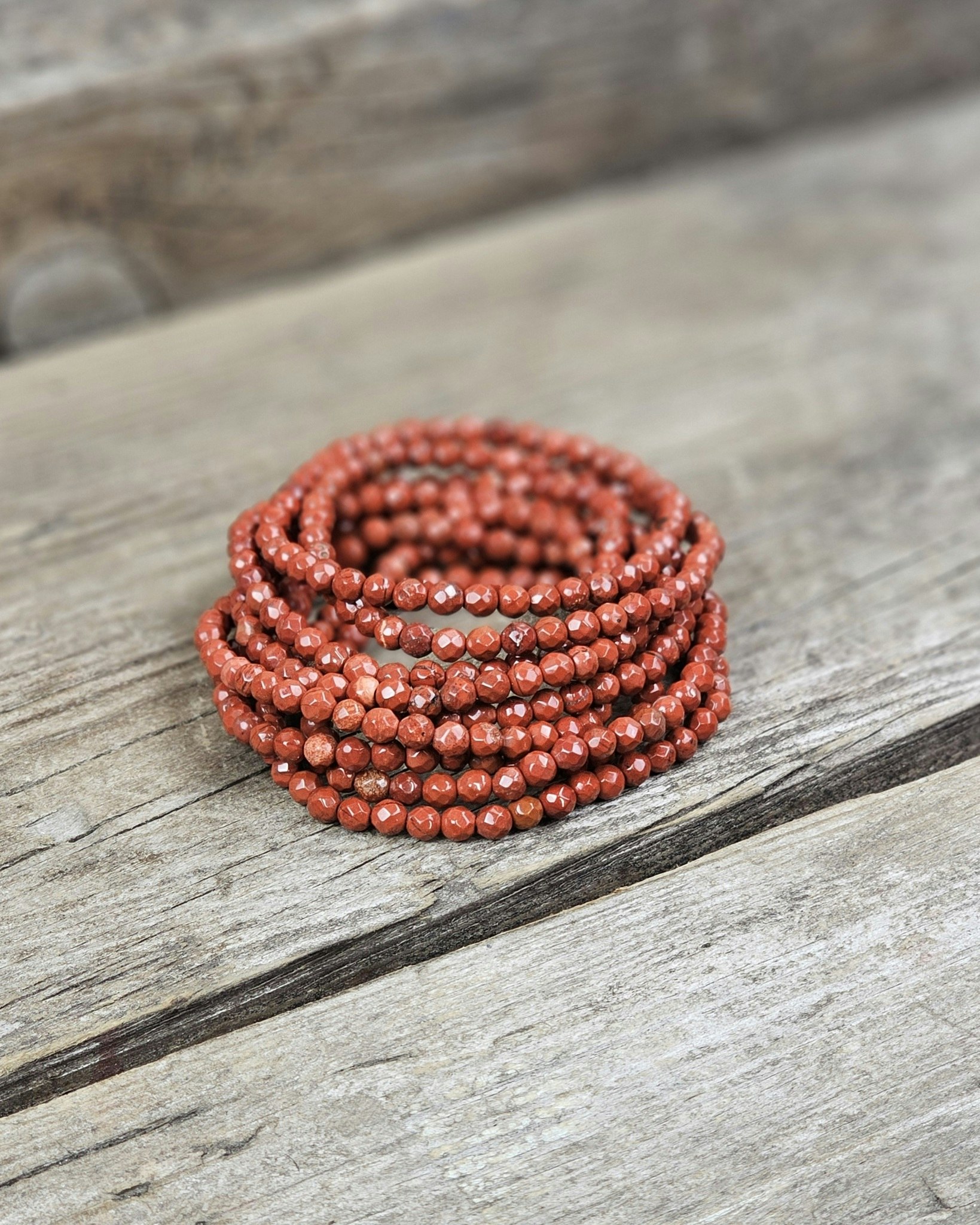 Röd Jaspis, armband 4mm facetterade pärlor