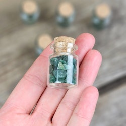 Grön Aventurin, kristallchips i glasflaska