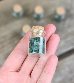 Grön Aventurin, kristallchips i glasflaska