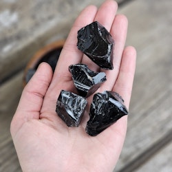 Svart Obsidian, liten rå