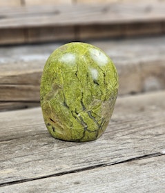Grön Opal, polerad kristall stående friform #1