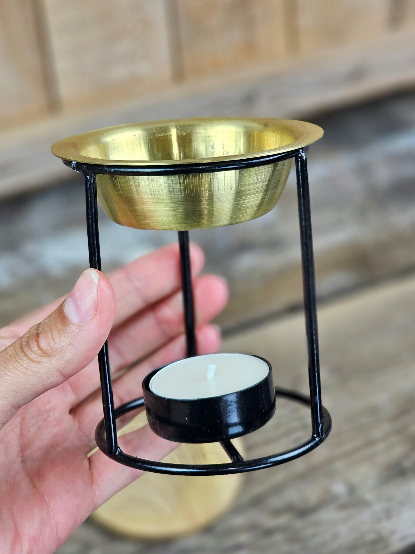 Aromalampa Classic, diffuser svart/guld med träunderlägg