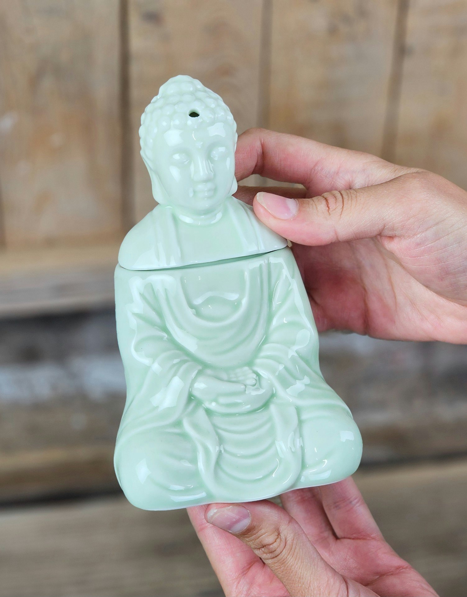 Aromalampa, diffuser ljusgrön keramik sitting Buddha