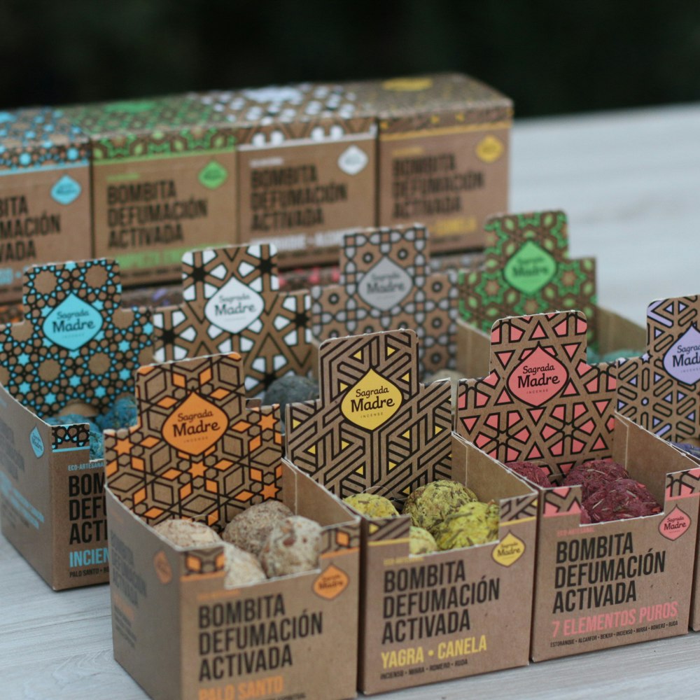 Sagrada Madre - Bombitas, Myrra & Frankincense rökelsebollar 8-pack