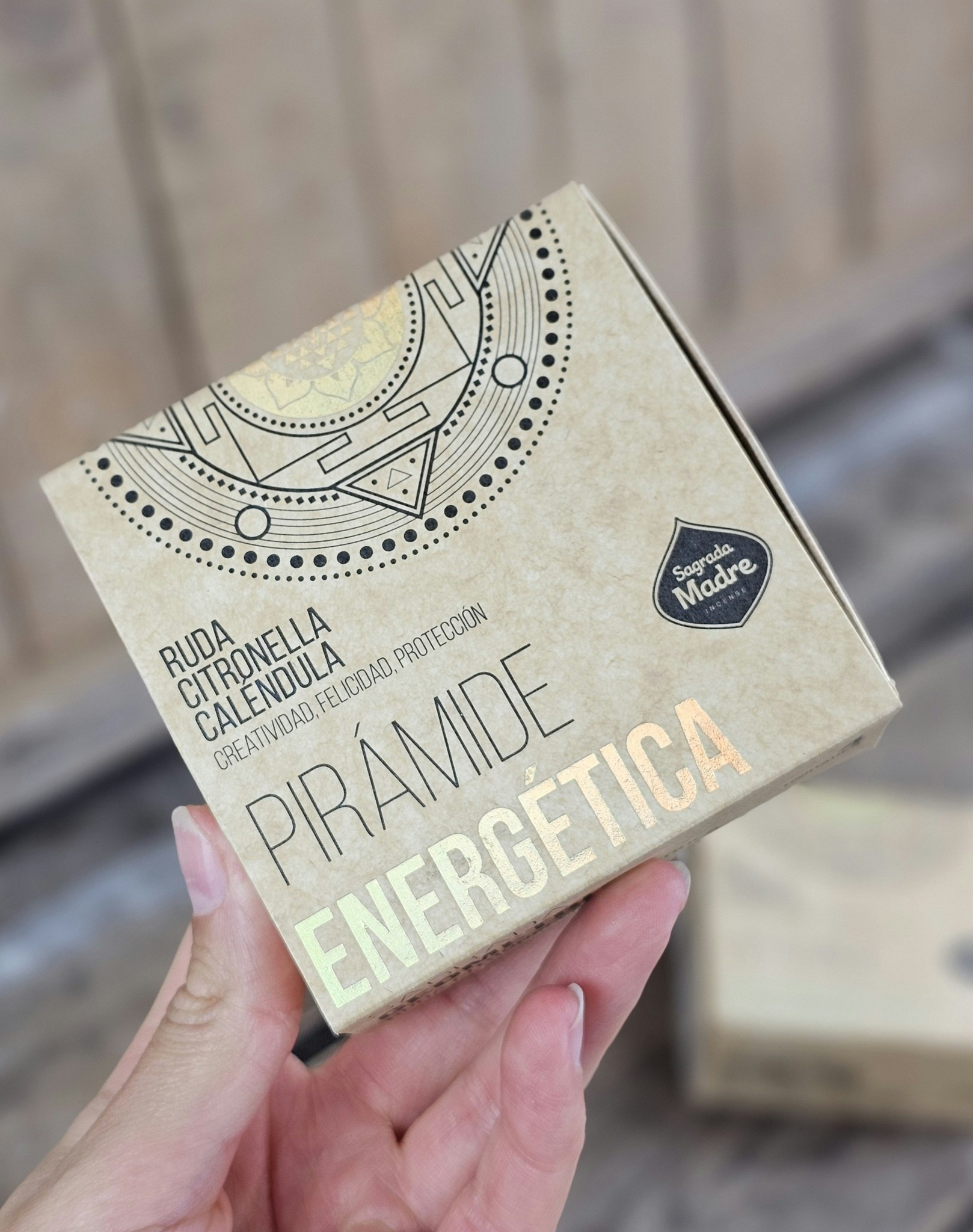 Sagrada Madre - Vinruta, Citronella & Ringblomma, energipyramider