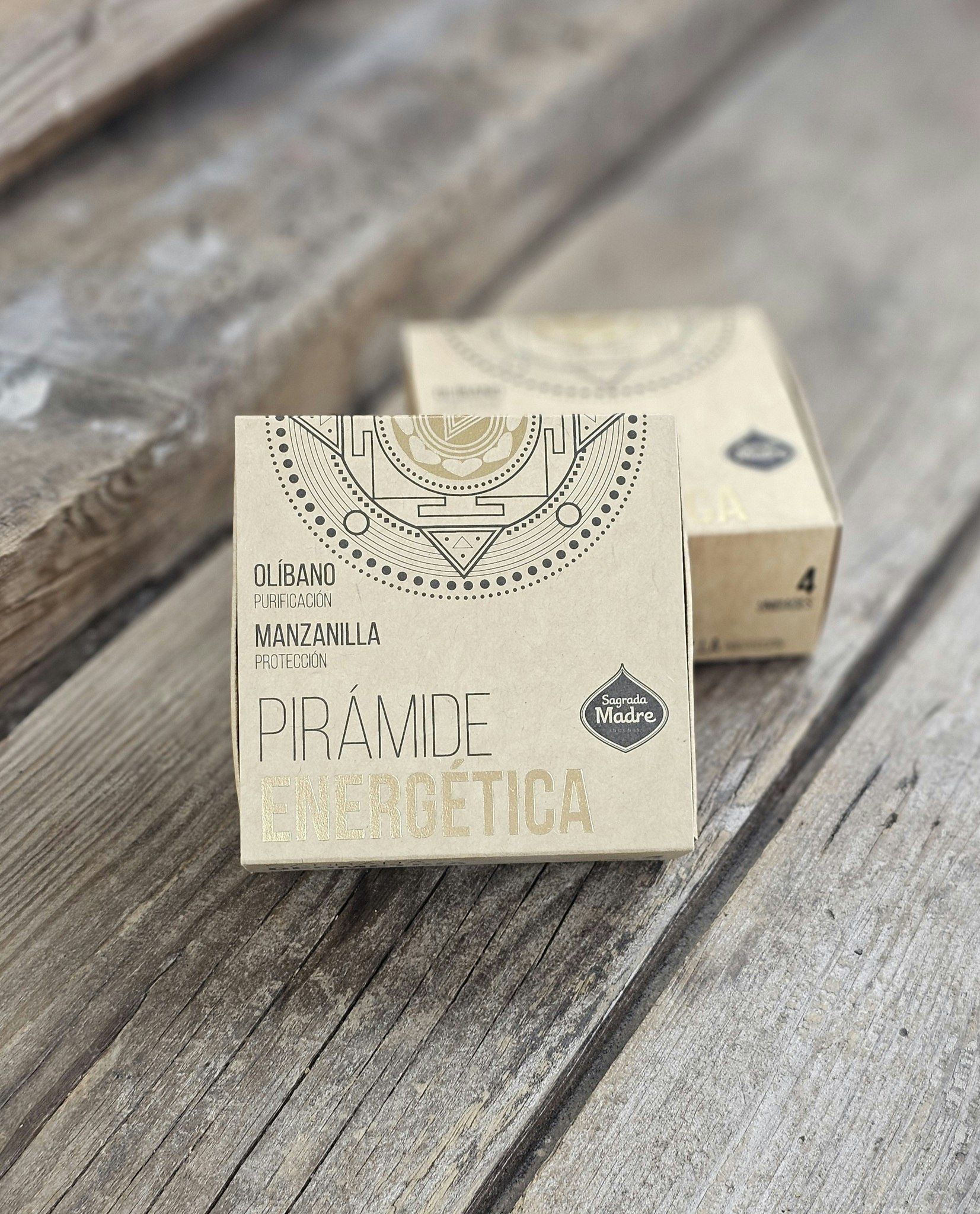 Sagrada Madre - Kamomill & Frankincense, energipyramider