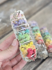 Vit Salvia med Chakra Blommor