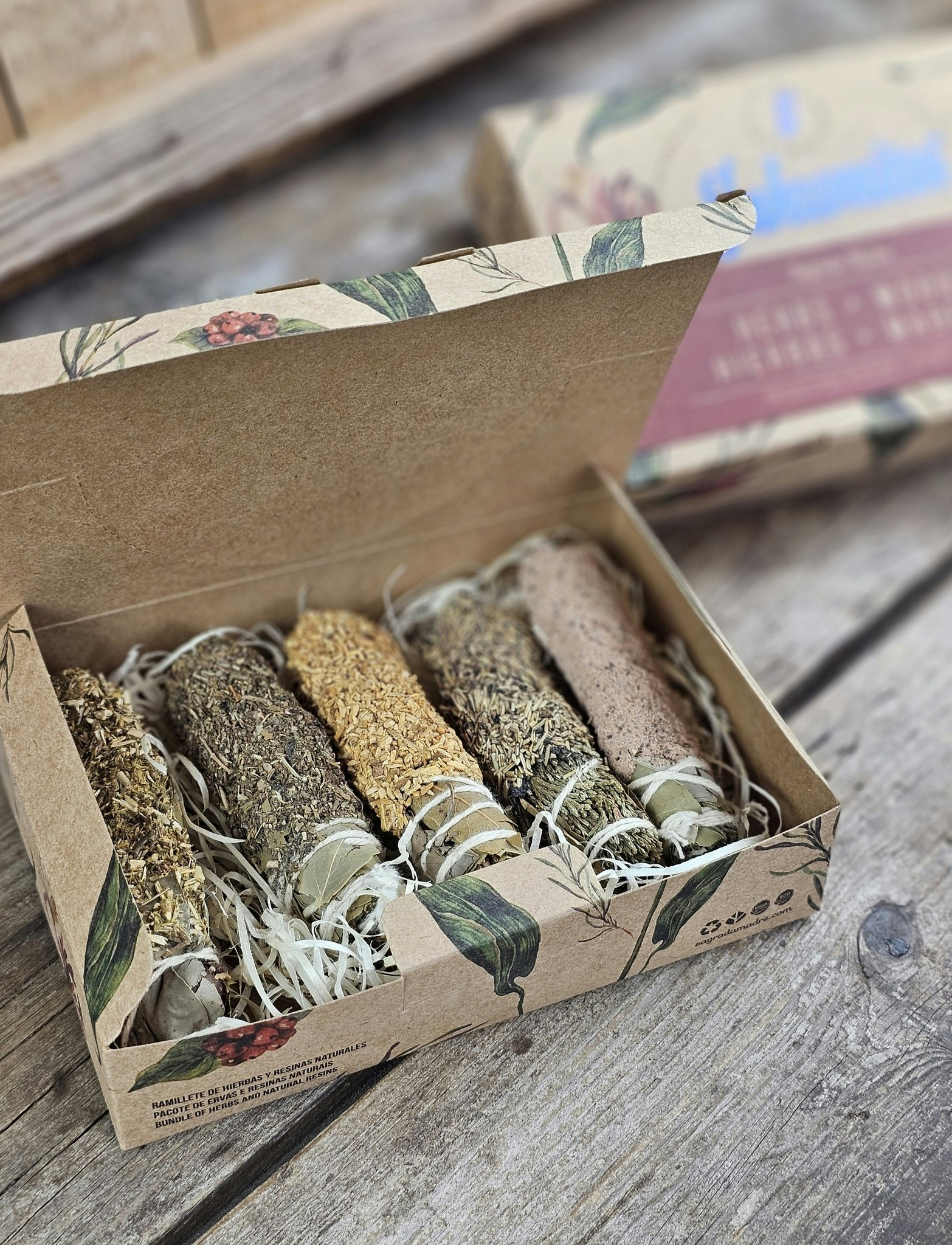 Sagrada Madre Sahumitos - Smudge Box x 5 Herbs & Woods